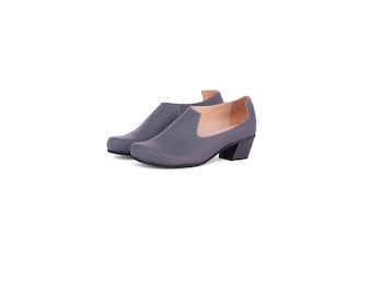 Women Dress Shoes Chunky Heel Wide Pumps in gray Leather by ADIKILAV