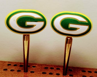 2 cribbage board pegs Green Bay Packers on gold metal pegs 2" tall free velvet pouch