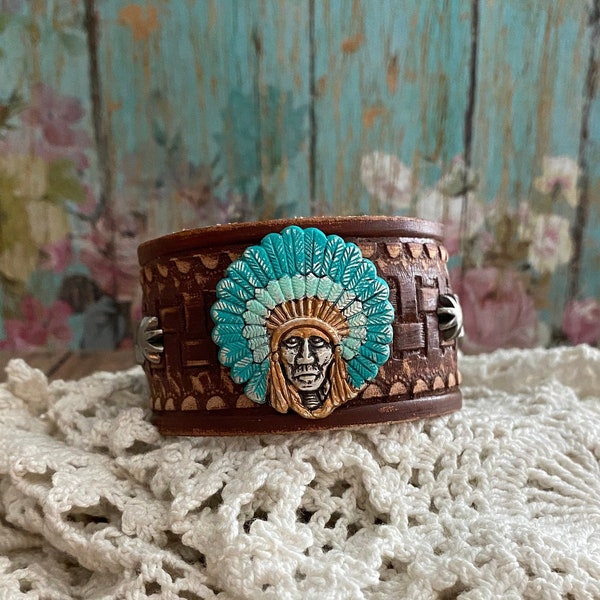 Southwestern Native Chief Headdress Saddle Brown Leather Cuff Bracelet> Leather Wristband. Native Style. Southwest Jewelry. Western Chic