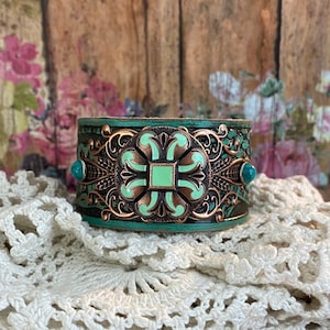 Southwestern Turquoise & Copper Flower Concho Leather Cuff Bracelet> Leather Wristband. Flower Jewelry. Southwest Jewelry. Boho Country