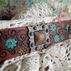 Copper Concho & Leather Flower Cuff Bracelet> Concho Jewelry. Flower Bracelet. Floral Jewelry. Hand Tooled Leather. Country Chic.