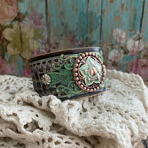 Southwestern Style Turquoise Flower Concho Brown Leather Cuff Bracelet&gt; Leather Wristband. Native Style. Southwest Jewelry. Boho Country