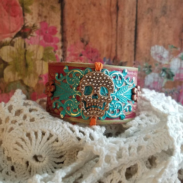 Bracelet manchette en cuir SuGaR SkuLL> Day Of The Dead/ Día De Los Muertos/ Mexican/ Calavera/ Gypsy/ Skeleton/ Boho/ Rockabilly/ Colorful