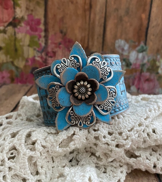 Denim Blue Flower Leather Cuff Bracelet> Leather Cuff Bracelet. Leather Wristband. Leather Jewelry. Flower Jewelry. Floral Jewelry. Country