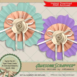 Puede incluir: Dos adornos de flores de papel con un centro melocotón y naranja claro, una cinta de satén blanca y una rosa de papel blanca. Un adorno tiene un fondo azul claro y el otro un fondo morado.