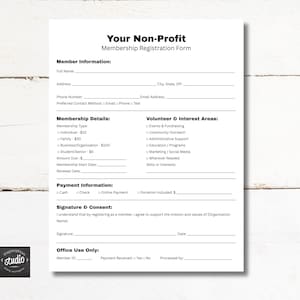 Puede incluir: Un formulario de registro de membresía blanco para una organización sin fines de lucro. El formulario incluye secciones para información del miembro, detalles de la membresía, intereses de voluntariado, pago y una línea de firma. El texto "Your Non-Profit" está en la parte superior.