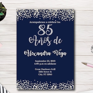 85 Años de, Español, Invitación de Cumpleaños 85, Invitación, Invitación de Cumpleaños para Adultos, Brillo plateado azul, Plantilla de invitación, Edítese