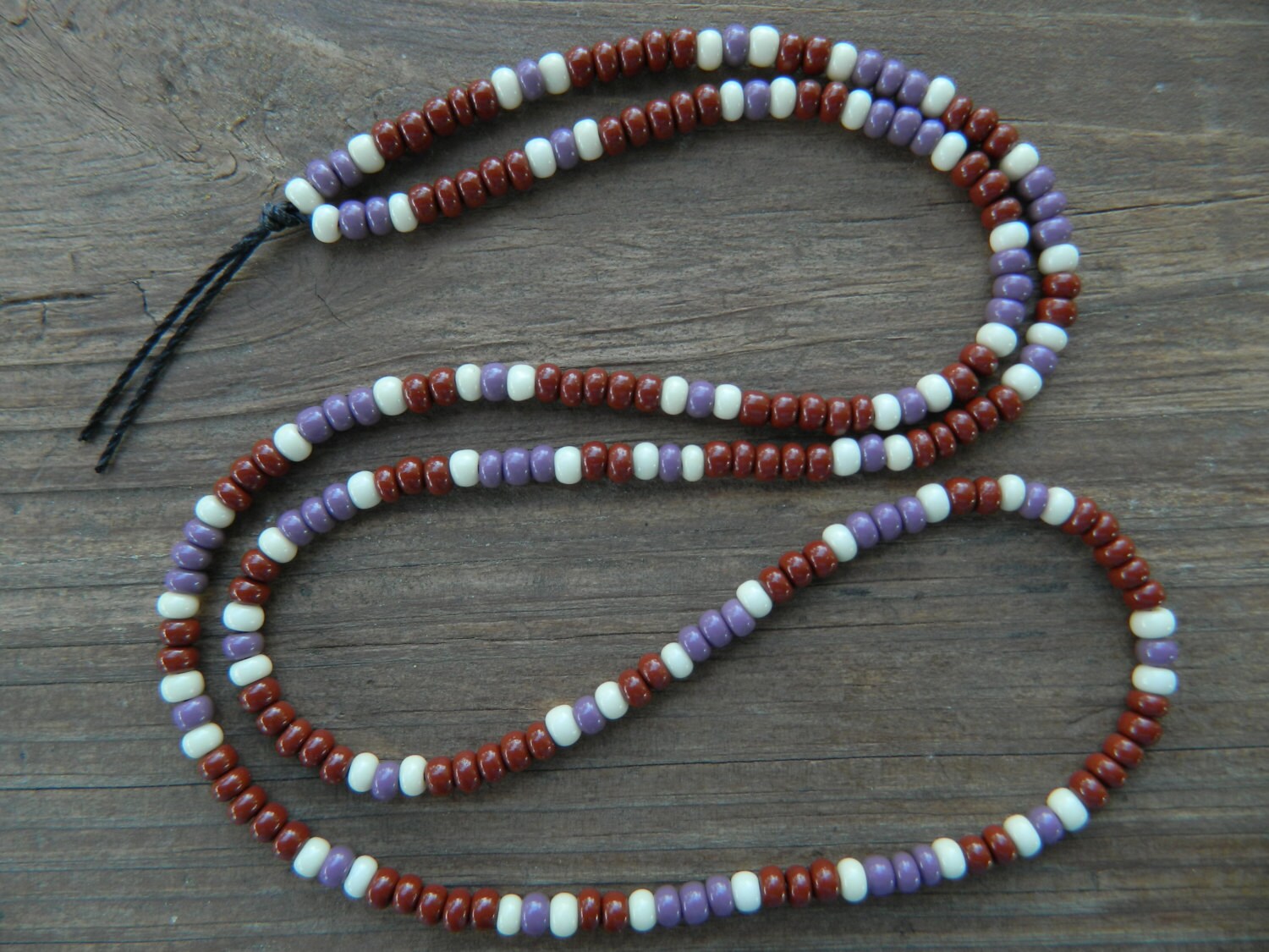 Collier Court Années 70 - Perles Rondes Et Olives En Résine Rose Saumoné, Métal Chromé - Occasion