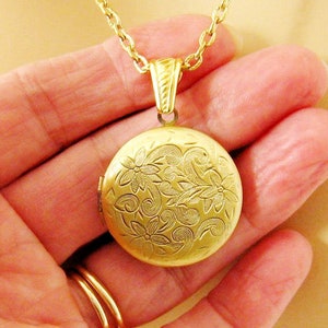 Locket Necklace, Gold Locket Necklace, Personalized Jewelry Gift, Push Present, Mothers Day Gift Jewelry Christmas Birthday Gift for Her