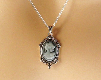 Pequeño camafeo gris: collar de camafeo gris de mujer victoriana, joyería victoriana romántica de inspiración vintage, plata antigua, collar de camafeo gris