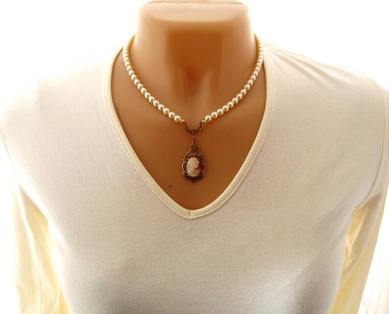 Victorian Woman Cameo Pearl Necklace, Victorian Pearl Cameo Necklaces, Single Strand Pearl Necklace, Cameo Jewelry, Romantic Pearl Jewelry image 3