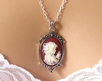 Pequeño cameo marrón: collar de cameo marrón de niña de hadas, plata de ley, joyería victoriana romántica de inspiración vintage, collar de cameo delicado