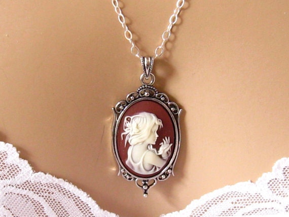 Stunning Vintage Look Bronze Plated Fairy Girl Cameo Necklace New in Gift Bag