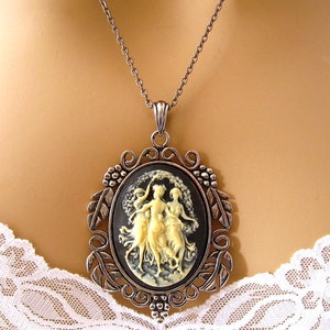 3 Graces zwarte cameeketting: de drie muzen zwarte camee, 3 zussen camee, neoklassieke camee-sieraden, Griekse mythologie afbeelding 3