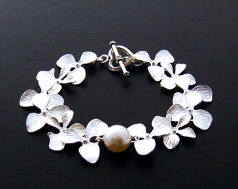 Pulseira de orquídea, pulseira de flores, joias de pérolas e orquídeas, joias de casamento de orquídea, pulseira de dama de honra, joias de orquídea, presente para dia das mães