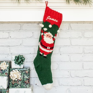 手編みウールのクリスマスストッキング：パーソナライズされた刺繍のサンタ