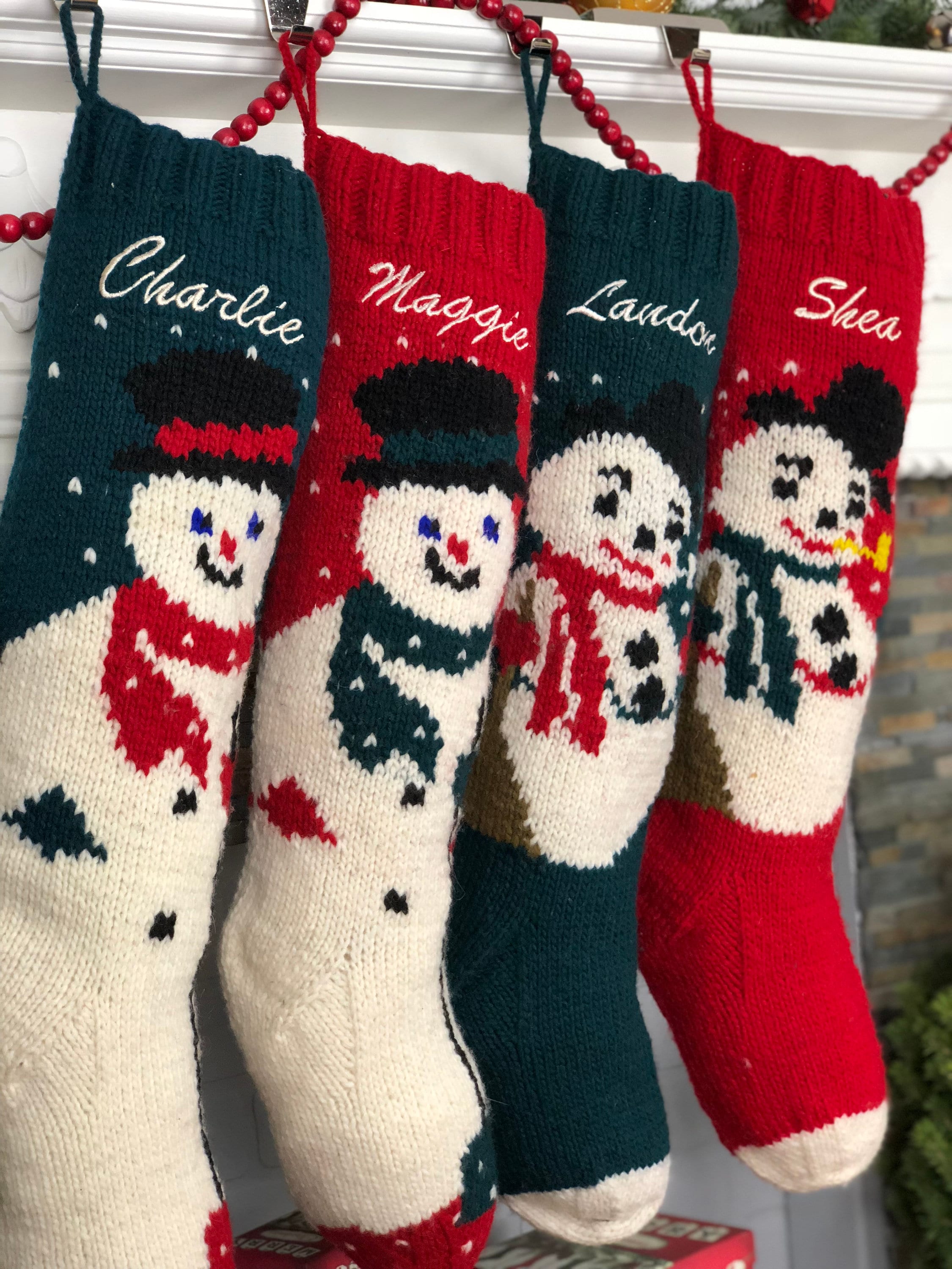 SOMYTING Weihnachtsstrümpfe – 4er Set, 45,7 Cm, Gestrickt In Burgunderrot & Elfenbeinweiß, Mit Holz-Namensschildern