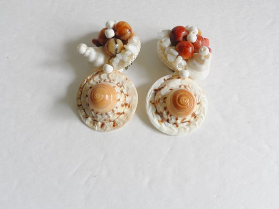 Vintage Betty Seashell Earrings Clip On 50's 60's… - image 1