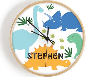 Horloge de dinosaure en bois personnalisée, horloge personnalisée en bambou, horloge de crèche, décor de chambre d’enfants sur le thème des dinosaures, horloge autoportante