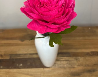 Hermosa peonía doble de papel crepé