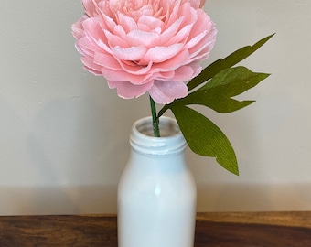 Hermosa peonía doble de papel crepé