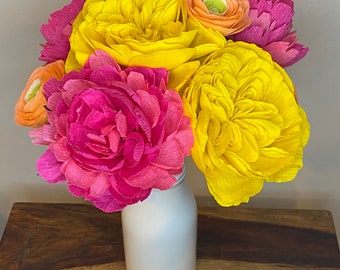 Ramo de papel crepé atado a mano con cítricos