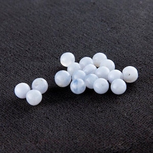 Cuentas redondas de ágata de encaje azul pequeño de 4 mm, perforadas completamente, 20 piezas