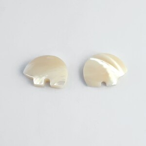 Mother of Pearl Bear Beads, Carved Bear Beads, White Bear Beads 18x13mm, White Bears, Full Drilled, Fetish Beads, 4 Pieces