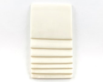 Cuenta de hueso grande blanco Art Déco, 58 mm, hueso bovino en blanco rectangular, cuenta de paso grande, talla de hueso blanco, perforado lateral en la parte superior, 1 pieza