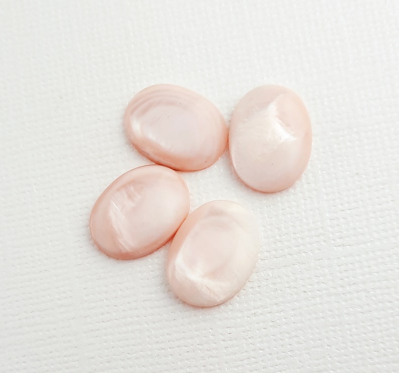 Cabochon vintage di conchiglie di cozze rosa del fiume Tennessee: 12 x 10 mm di pietre preziose ovali vintage, coppia abbinata immagine 2