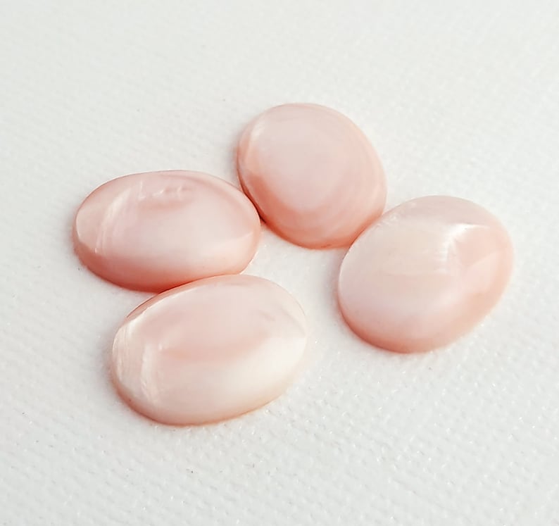 Cabochon vintage di conchiglie di cozze rosa del fiume Tennessee: 12 x 10 mm di pietre preziose ovali vintage, coppia abbinata immagine 1