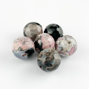 Cuentas redondas de ágata multicolor facetadas de 14 mm, rosa, negro y azul, perforadas por completo (5 unidades)