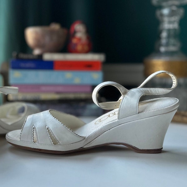 Vintage 1970s Cobbie's White Leather Wedge Heel - Womens 7.5 - Ankle Strap, Peep Toe, Sling Back