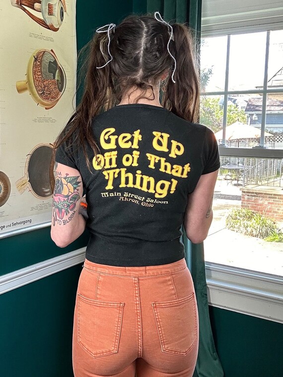 Get Up Off of That Thing - 1990s/Y2K Biker Bar Tee - image 1
