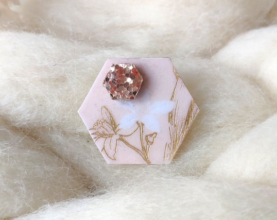 Hexagon brooch - Laser cut wood and origami paper - Rose gold glitter, gold and white flowers on light pink