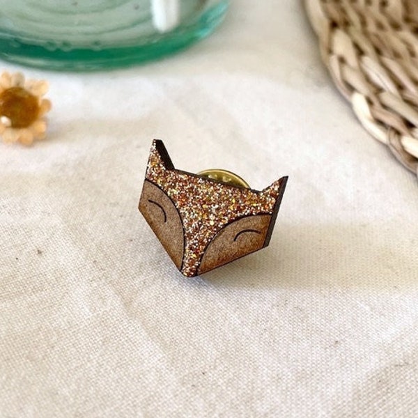 Pin's renards - Bijou en bois orné de paillettes cuivrées