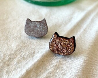 Cute kitty cat pin - gold or silver glitter