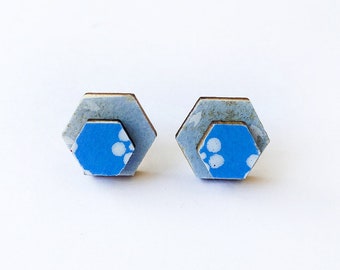 Cute hexagon earrings - Laser cut wood and colorful origami paper - White and gold flowers on light or bright blue