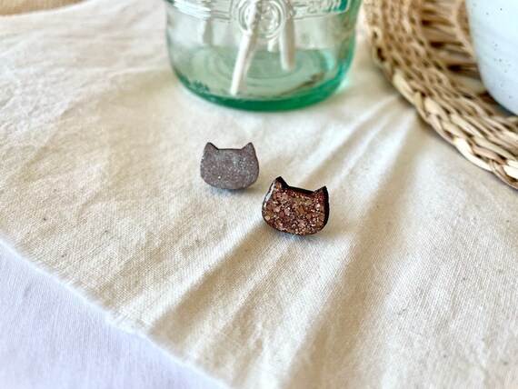 Cute kitty cat pin - gold or silver glitter