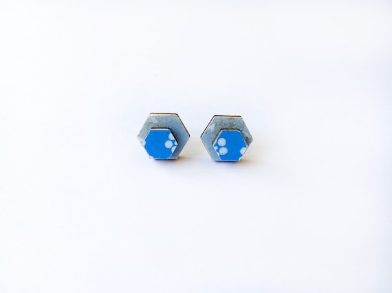 Cute hexagon earrings - Laser cut wood and colorful origami paper - White and gold flowers on light or bright blue