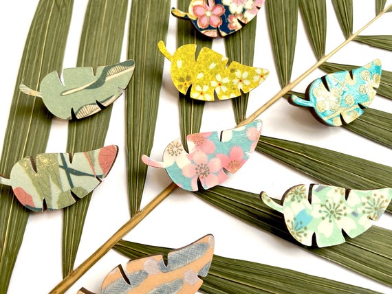 Tropical leaf brooch - Laser cut wood and origami paper -  Flowers patterns