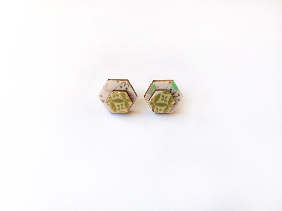 Cute hexagon earrings - Laser cut wood and colorful origami paper - Pink and white flowers, gold pattern