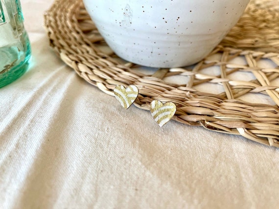 Heart love earrings - Laser cut wood and origami paper - White and gold waves