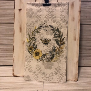 Bumblebee in a wreath Paper Napkin