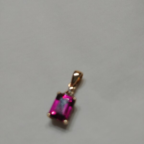 Grape Garnet and Diamond Pendant in 10KT Gold