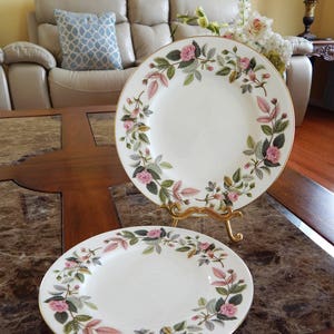 WEDGWOOD Hathaway Rose Plates Set of 2, Floral Plates, Luncheon Plates Pink Roses Green Leaves Gold Rim, Wedgwood Bone China England