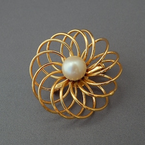 Flower Pin Gold Tone Faux Pearl, Gold Flower Pin, Whimsical Flower Brooch, Mid Century Modern Jewelry