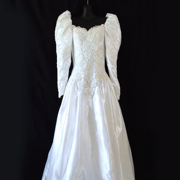 Vintage Wedding Dress White Sweetheart Bodice, Long Train, Long Puffed Sleeves, Size 6