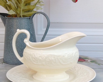 Vintage WEDGWOOD Patrician Gravy Boat with Underplate ENGLAND