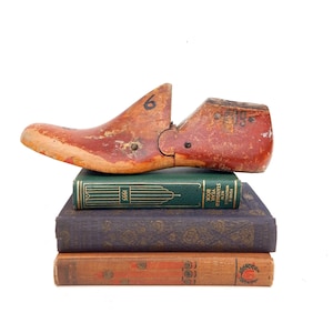Wood Shoe Form Stuart, Mid Century Wooden Cobbler&#39;s Shoe Form Shoe Last, Distressed Industrial Decor Rustic